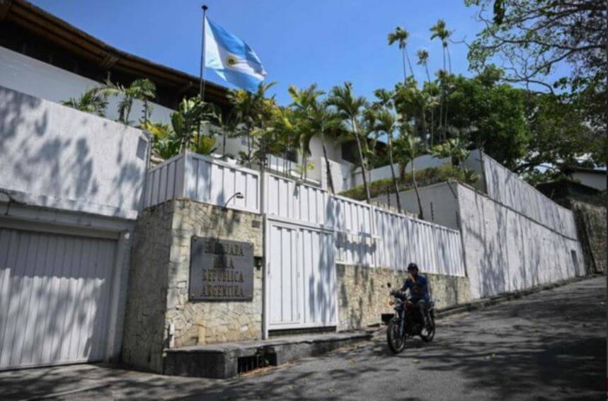 Policías «pretenden Tomar» Residencia De Embajada Argentina En Caracas ...